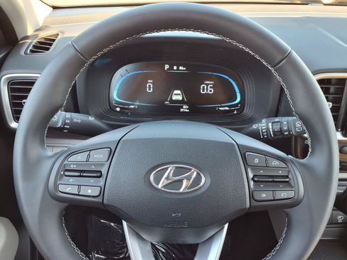Used 2025 Hyundai Venue SEL FWD image 10