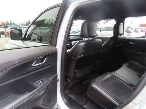 Used 2023 Jeep Grand Cherokee Altitude AWD/4WD image 19