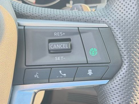 Used 2024 Mitsubishi Outlander AWD image 24