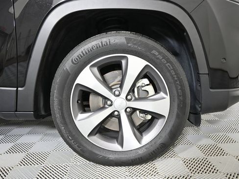 Used 2022 Jeep Cherokee Limited image 11