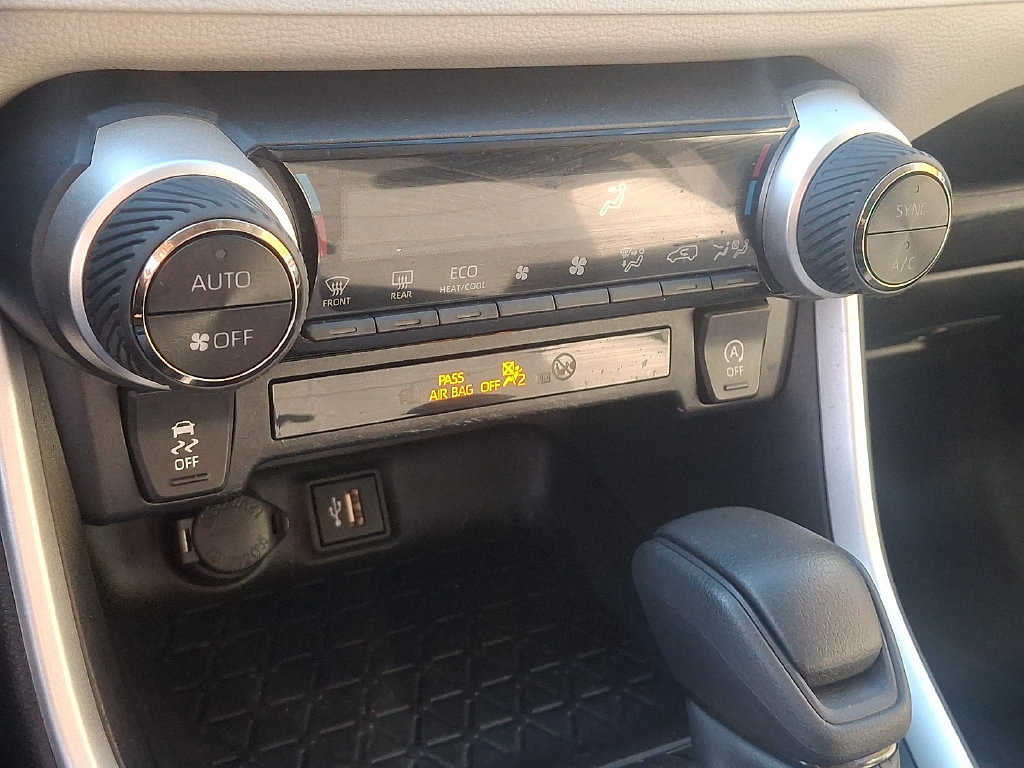 Used 2024 Toyota RAV4 XLE AWD/4WD image 15