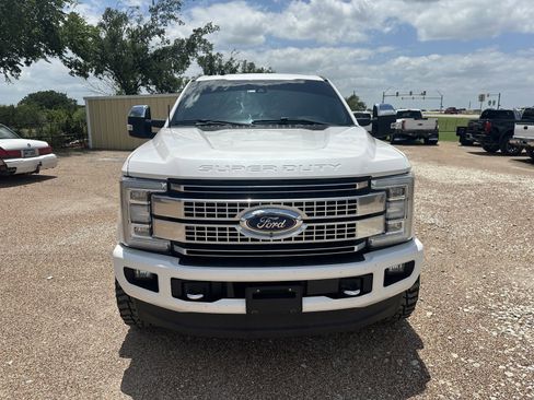 Used 2019 Ford F250 Platinum w/ Platinum Ultimate Package AWD/4WD image 2