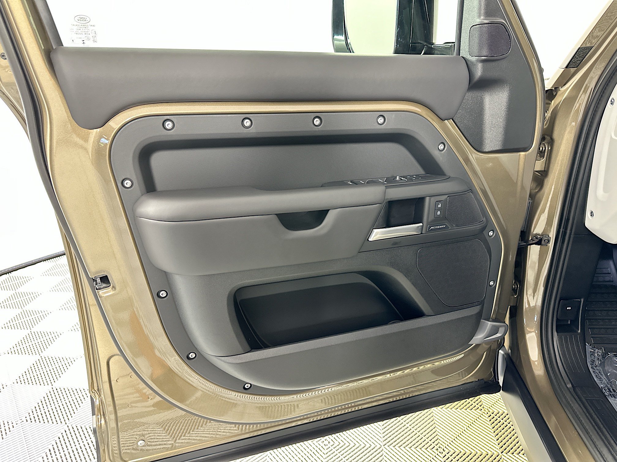 Certified 2025 Land Rover Defender 110 S AWD/4WD image 14
