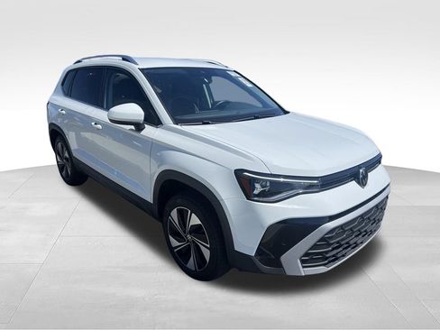 Used 2025 Volkswagen Taos SE AWD/4WD image 15