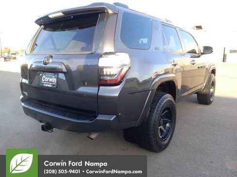 Used 2021 Toyota 4Runner SR5 Premium image 3