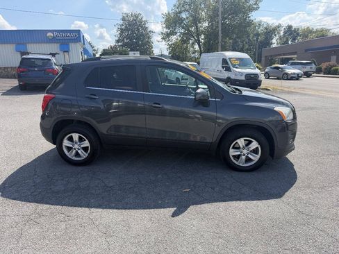 Used 2016 Chevrolet Trax LT w/ LT Convenience Package AWD/4WD image 2