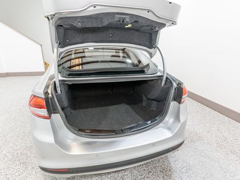 Used 2018 Ford Fusion SE FWD image 29