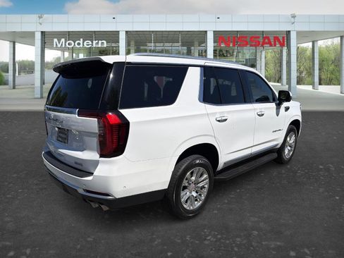 Used 2025 GMC Yukon Denali RWD image 4
