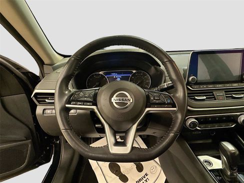 Used 2022 Nissan Altima 2.5 SV w/ SV Premium Package image 11
