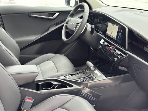 New 2026 Kia Niro EX FWD image 12