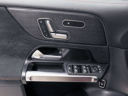 Used 2024 Mercedes-Benz EQB 300 4MATIC image 6