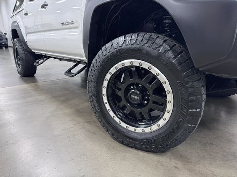 Used 2015 Toyota Tacoma 4x4 Double Cab w/ Convenience Package image 18