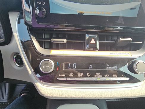 Certified 2025 Toyota Corolla LE w/ LE Premium Package FWD image 18