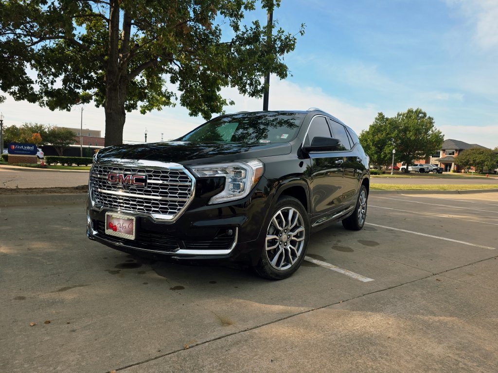 Used 2024 GMC Terrain Denali w/ Denali Premium Package AWD/4WD image 4