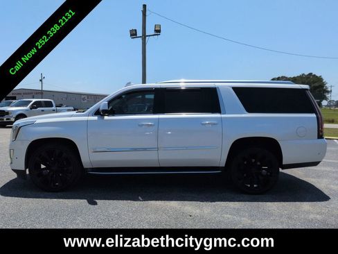 Used 2017 Cadillac Escalade ESV Luxury AWD/4WD image 7