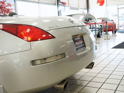 Used 2004 Nissan 350Z Touring RWD image 14