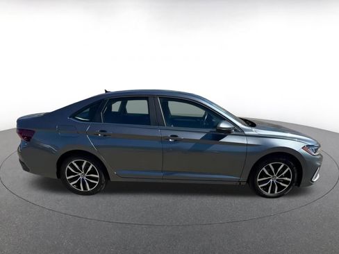 Used 2025 Volkswagen Jetta SE image 16