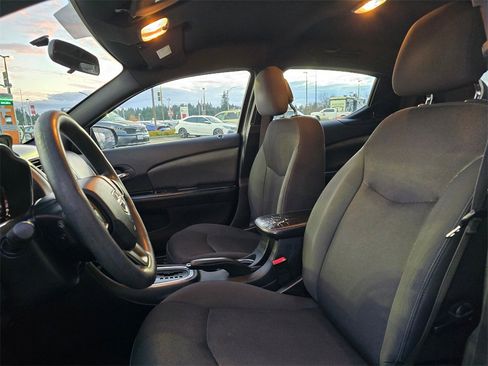 Used 2014 Dodge Avenger SE image 12