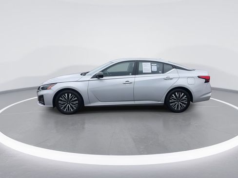 Used 2024 Nissan Altima 2.5 SV FWD image 5