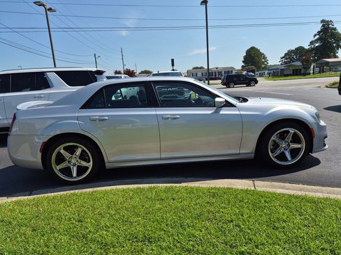 Used 2023 Chrysler 300 S w/ Comfort Group RWD image 4