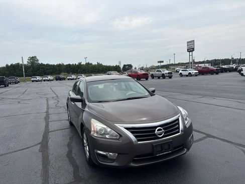 Used 2014 Nissan Altima 2.5 S w/ Sport Value Package FWD image 6