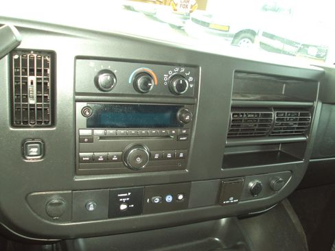 Used 2016 Chevrolet Express 2500 LS image 21