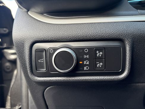 Used 2020 Ford Explorer XLT image 25