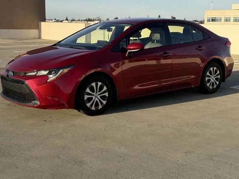 Used 2022 Toyota Corolla LE image 9