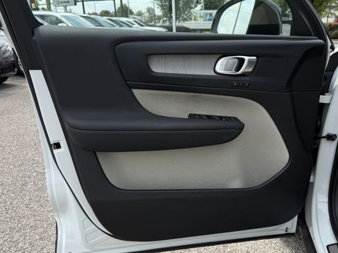 Used 2023 Volvo XC40 B4 Plus w/ Climate Package FWD image 14