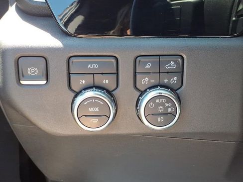 Used 2022 GMC Sierra 1500 SLT w/ SLT Convenience Package AWD/4WD image 17
