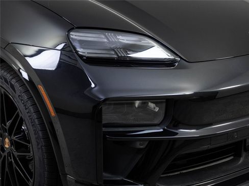 New 2026 Porsche Macan 4S Electric AWD/4WD image 38