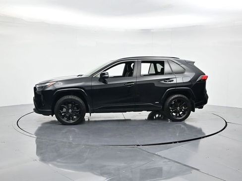 Used 2022 Toyota RAV4 SE image 6