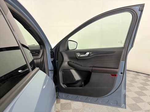 Used 2025 Ford Escape ST-Line Select w/ Tech Pack #1 AWD/4WD image 29