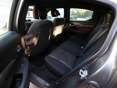 Used 2013 Dodge Avenger SE FWD image 12