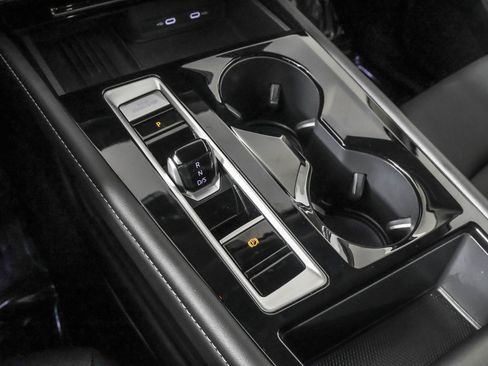 Used 2025 Volkswagen Atlas SE w/ Black Wheel Package image 31