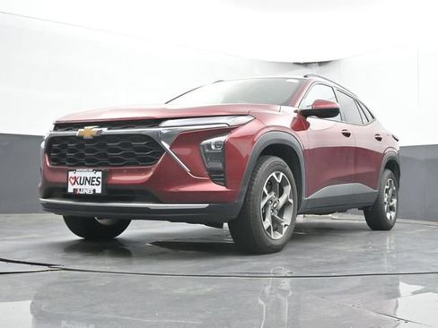 Used 2025 Chevrolet Trax LT FWD image 27
