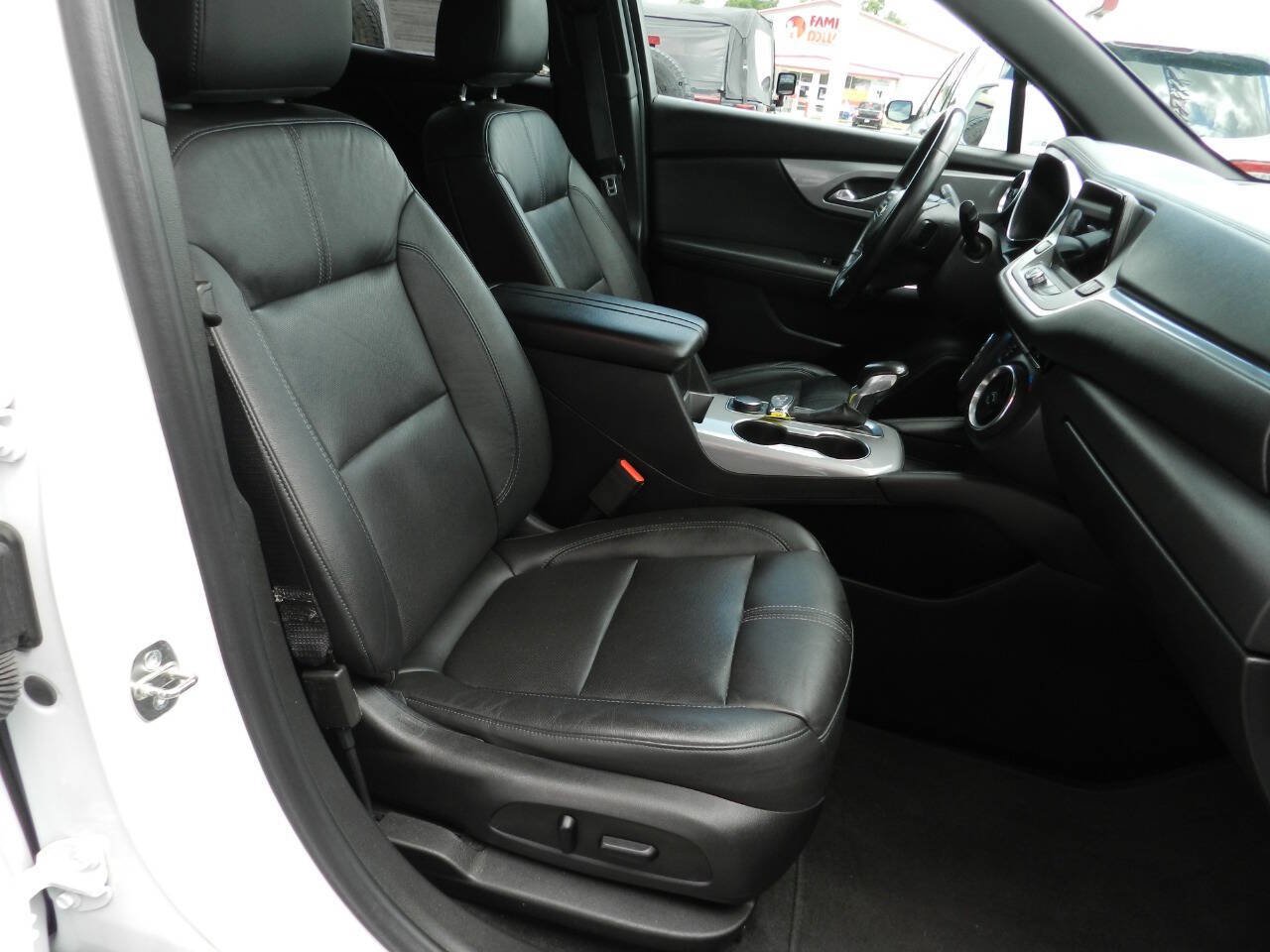 Used 2020 Chevrolet Blazer LT w/ Sound & Technology Package AWD/4WD image 11