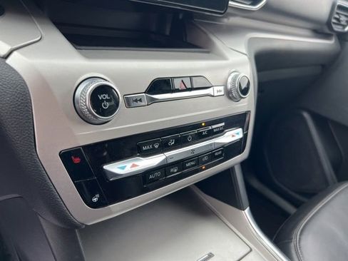 Certified 2022 Ford Explorer XLT w/ Equipment Group 202A image 14