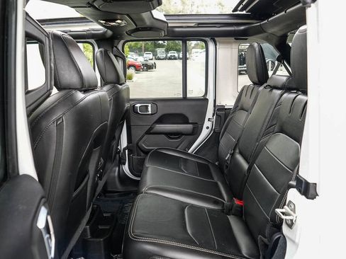 Used 2023 Jeep Wrangler Unlimited Sahara AWD/4WD image 19