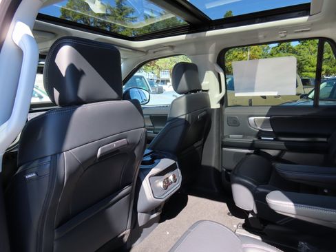 New 2025 Ford Expedition Platinum w/ Driver's Package image 20