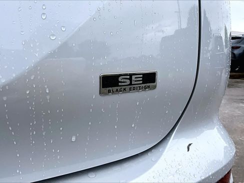 Used 2024 Mitsubishi Outlander SE Black Edition FWD image 10