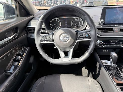 Used 2020 Nissan Altima 2.5 SV FWD image 40
