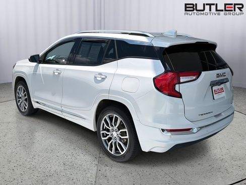 Used 2024 GMC Terrain Denali w/ Denali Premium Package AWD/4WD image 4