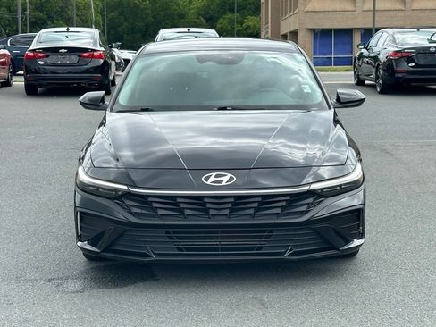 Used 2025 Hyundai Elantra SE FWD image 10