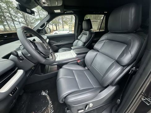 New 2025 Lincoln Navigator L Reserve w/ Jet Appearance Package AWD/4WD image 11