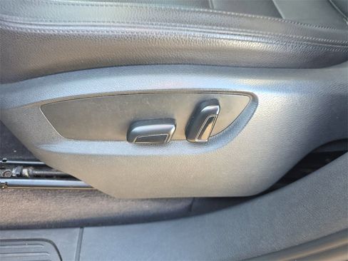 Used 2012 Volkswagen Touareg VR6 image 19
