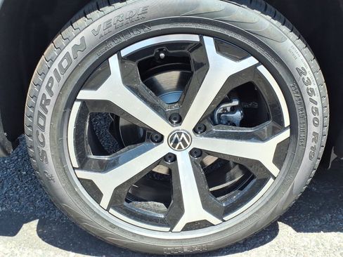 New 2026 Volkswagen Tiguan SE FWD image 9