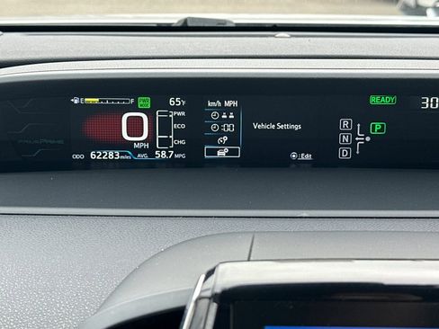 Used 2017 Toyota Prius Prime Advanced image 27