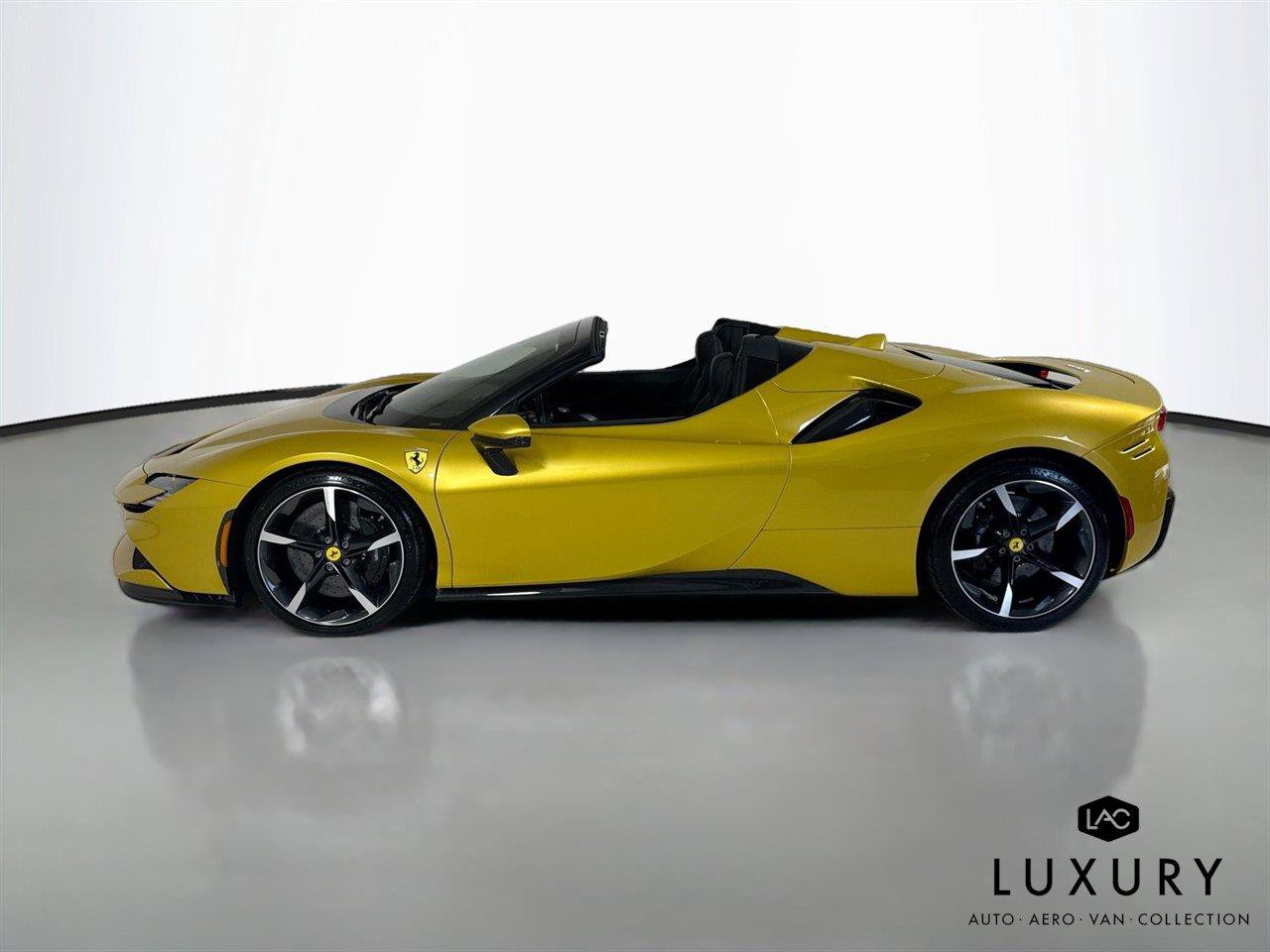 Used 2022 Ferrari SF90 Spider AWD/4WD image 8