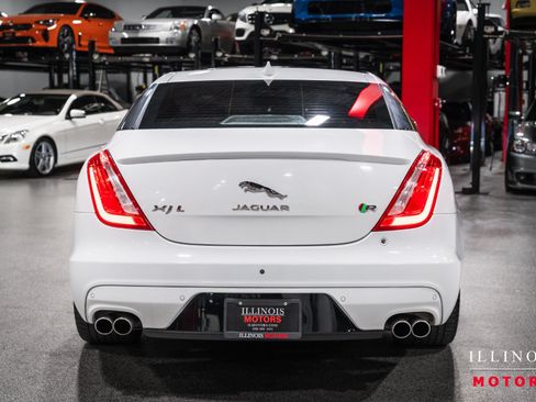 Used 2017 Jaguar XJ R RWD image 4